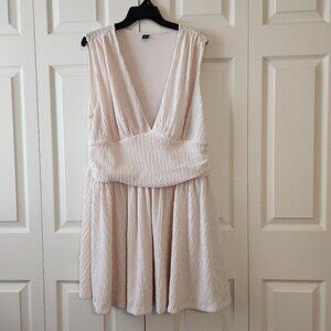 Shein Curve 2XL Textured Off White Sleeveless Dress With V-Neck & Flowy Skirt